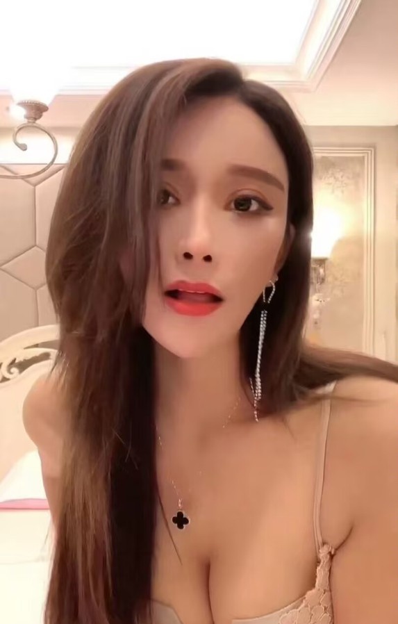 滨江区风情小姐姐