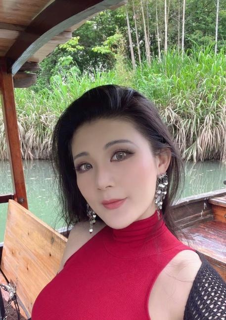 大肥臀美女老师
