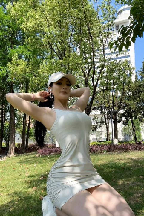 大肥臀美女老师