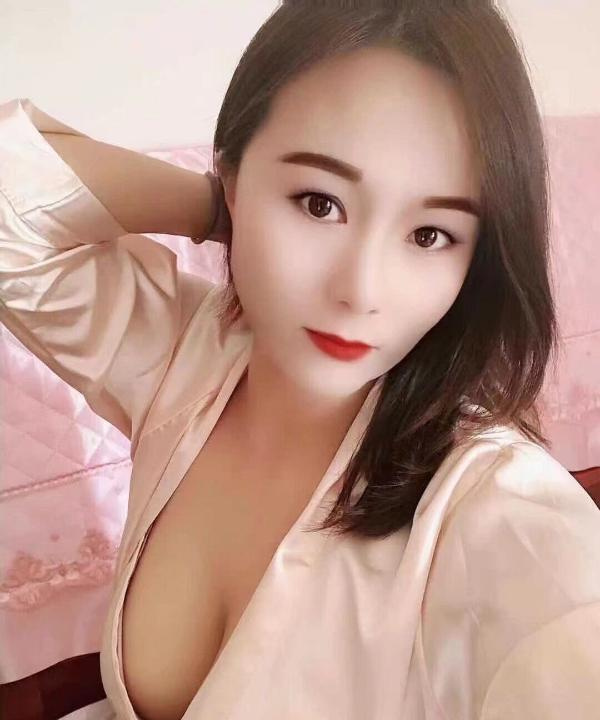 舌吻风骚丰满少妇