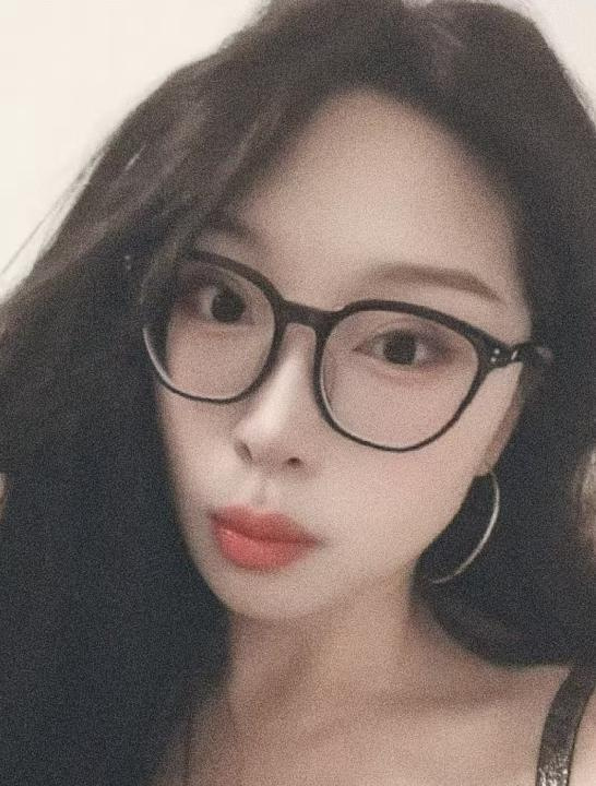 天河眼镜少妇芯芯