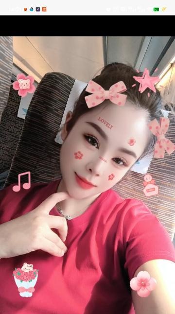 天津之眼附近喷水妞