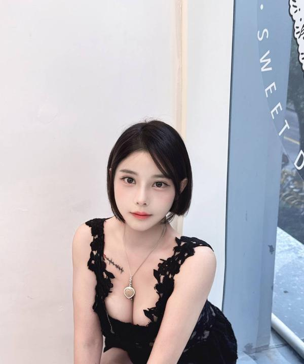 丰满大波风骚妹子