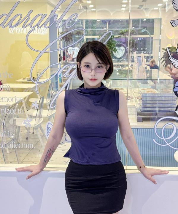 丰满大波风骚妹子