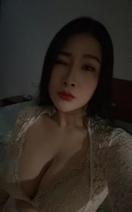 体验胸器美女