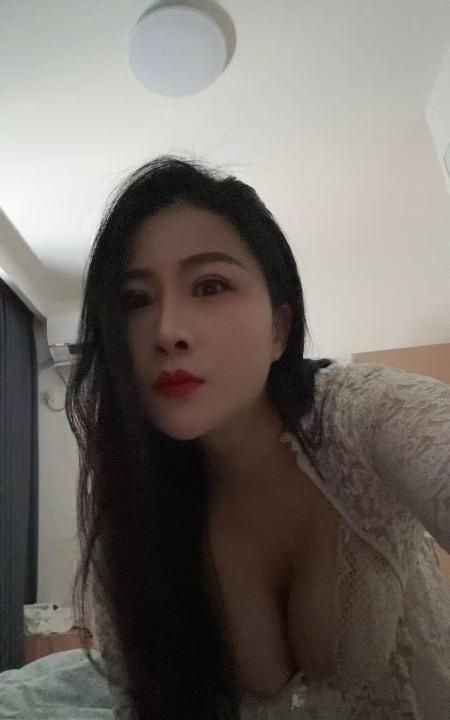 体验胸器美女