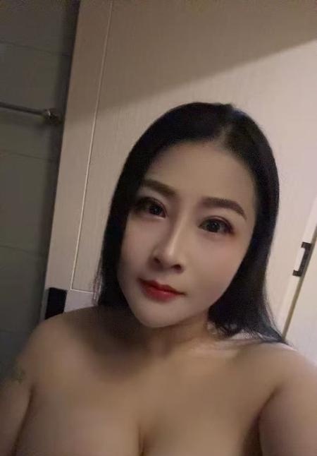体验胸器美女