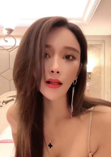 大胸知心骚浪御姐