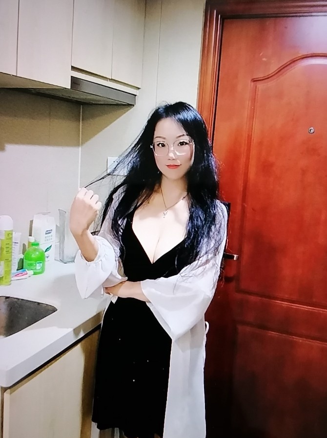 龙华眼睛妺子