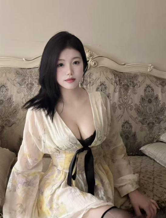 福田长腿大胸嫩妹