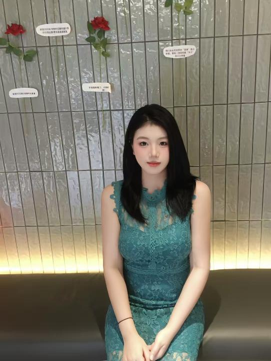 福田长腿大胸嫩妹