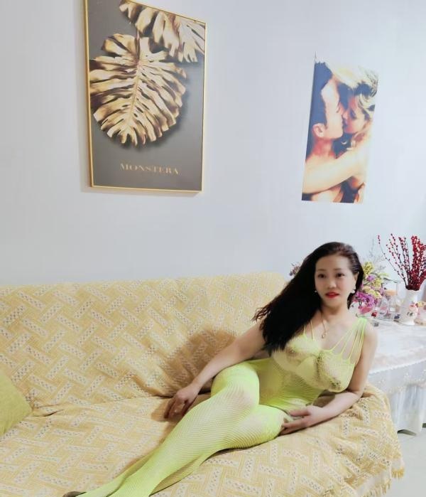 特大胸泻火骚妇