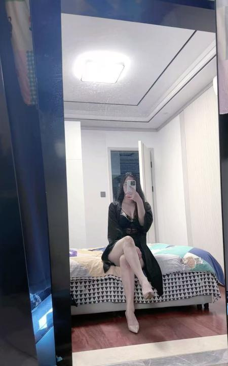 反差御姐明媚儿