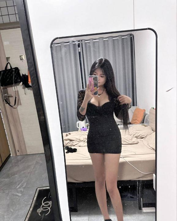 南开童颜大胸嫩妹