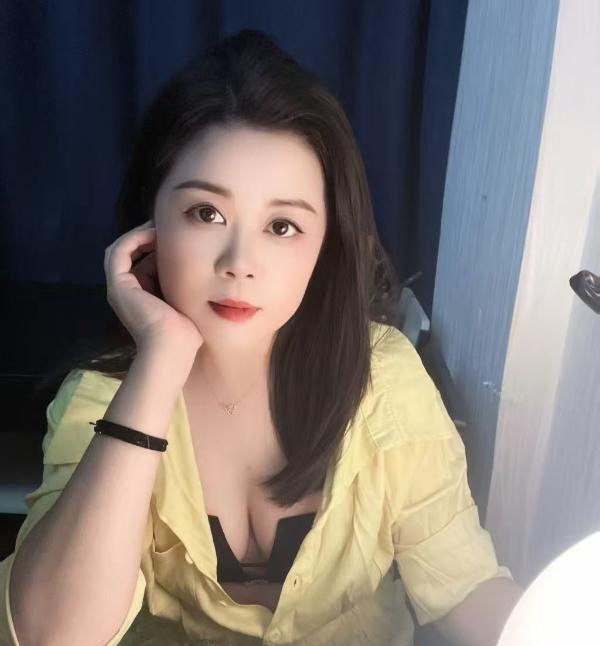 义乌包子奶少妇