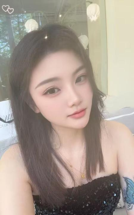 大胸妹湖里蓝芯