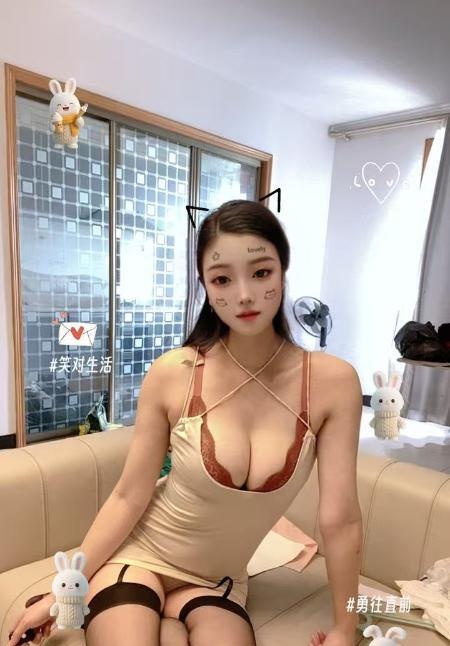 美腿美胸的御姐