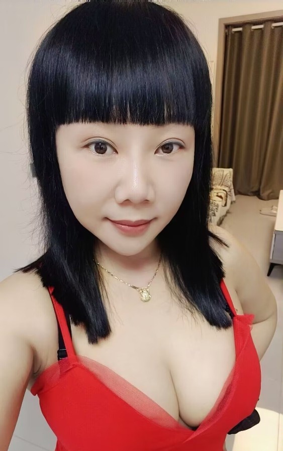 南宁市能体验莞式服务泄火大奶骚妈妈