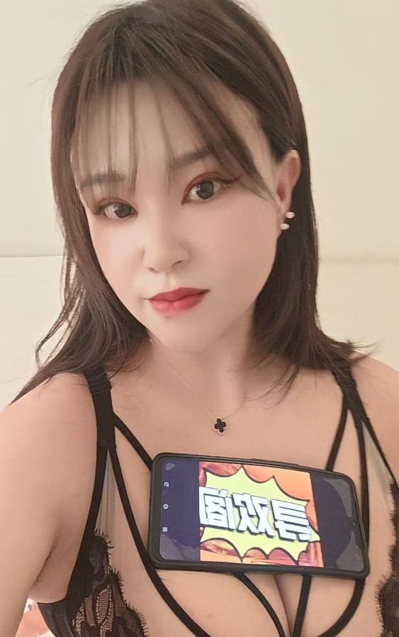 新疆黑丝肉臀熟女
