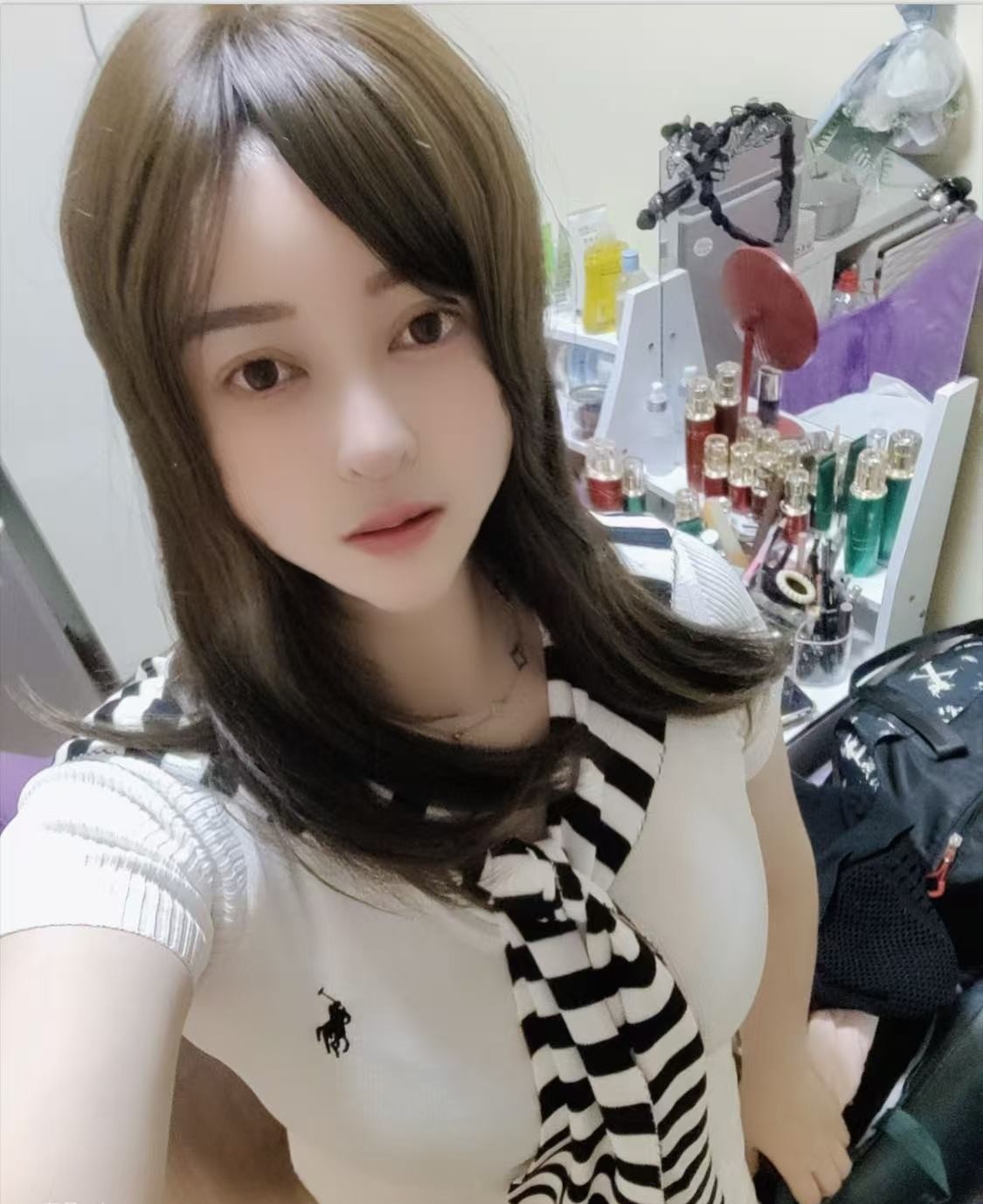 蜜桃臀丫头