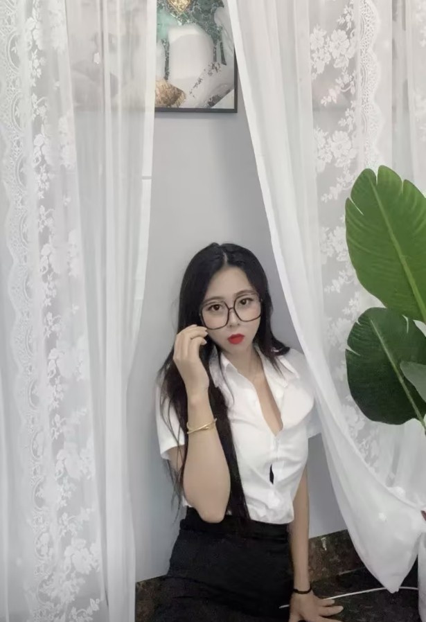 好身材小姐姐