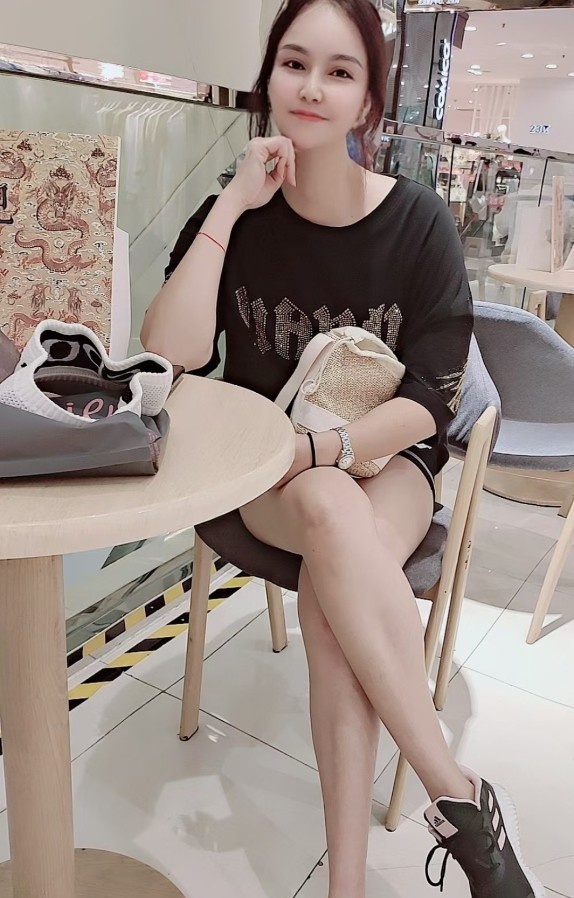 巨臀美女