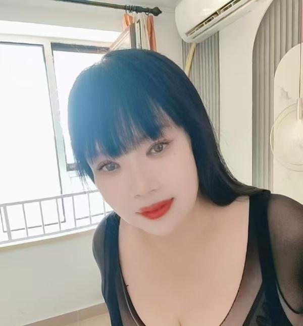 大胸泄火熟女
