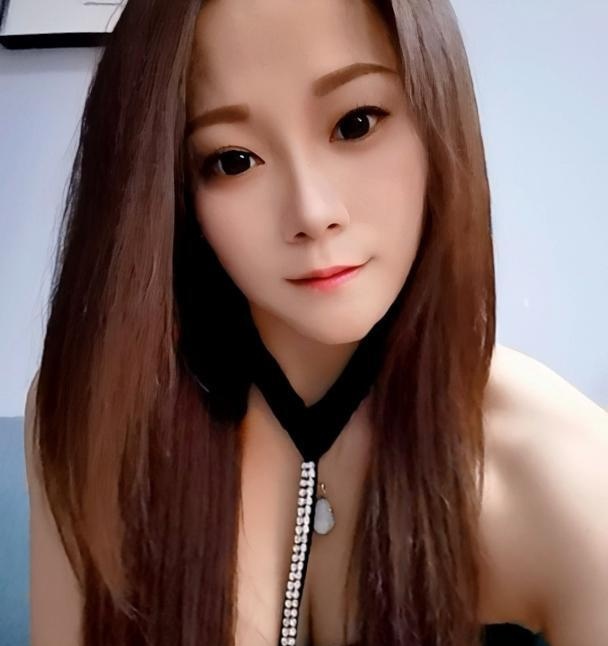 龙华丰满性感美女
