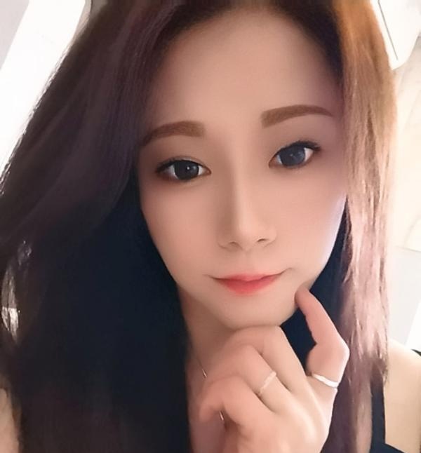 龙华丰满性感美女
