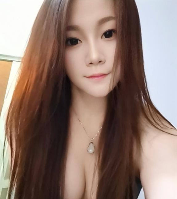 龙华丰满性感美女