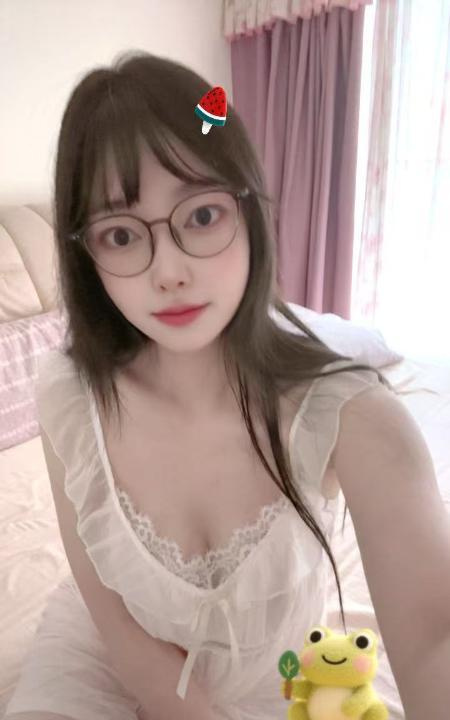温柔大胸眼镜老师