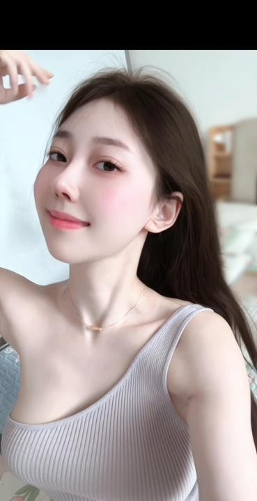 丰满纯情小美女