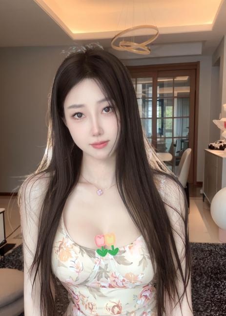丰满纯情小美女