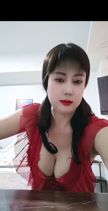 丰满骚妇可三通
