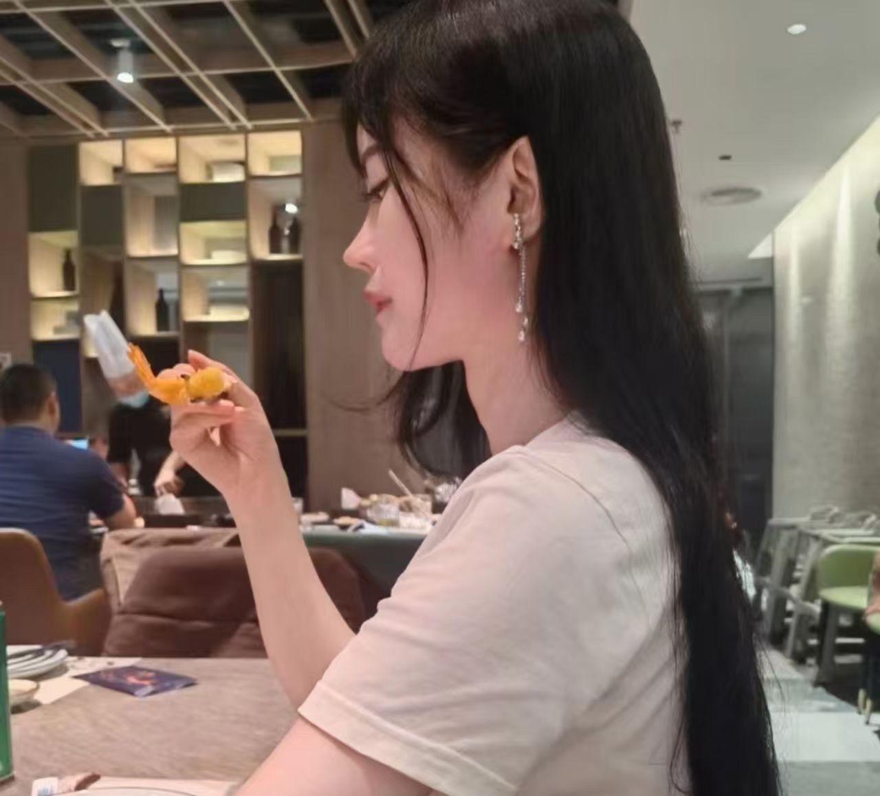 性感媚媚大胸妹