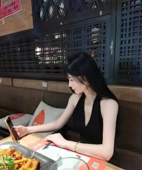 性感媚媚大胸妹