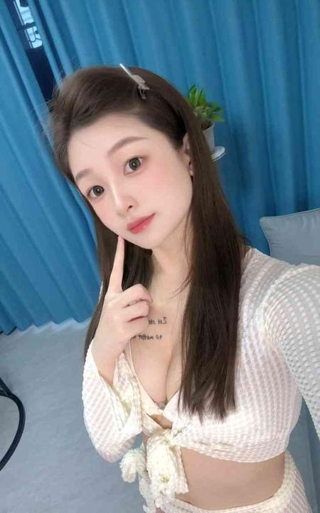 萧山妩媚动人妃妃