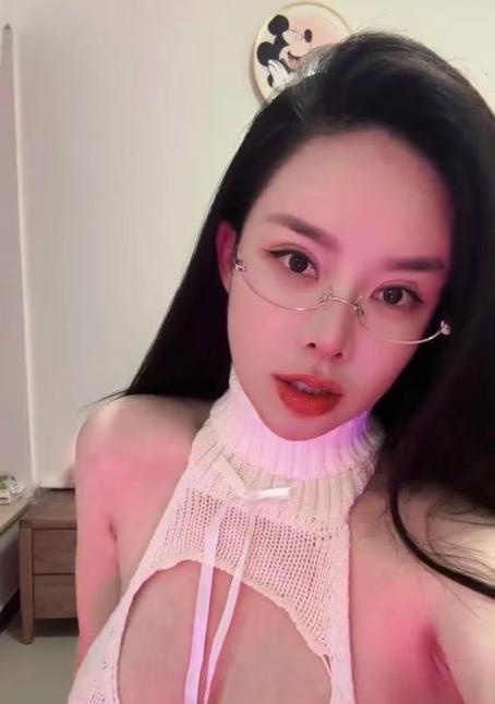 性感模特卡丽