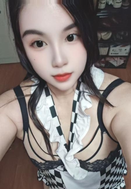 服务型美乳少妇