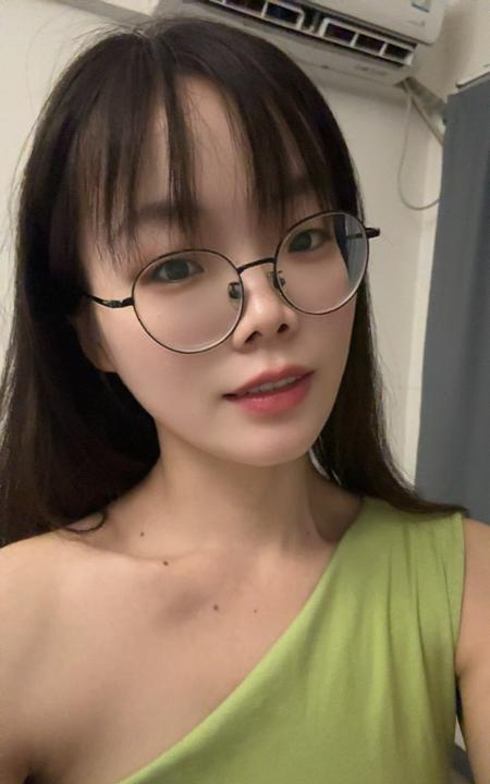 眼镜妹兼职诗诗