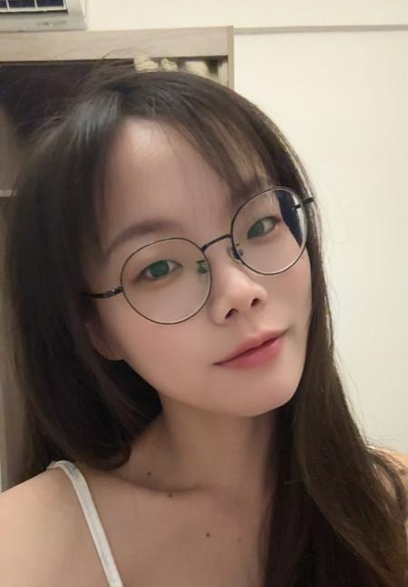 眼镜妹兼职诗诗