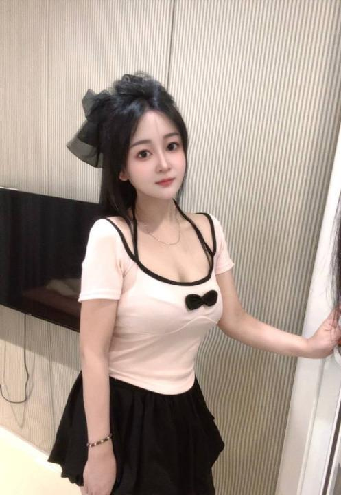 深喉B紧大波妹