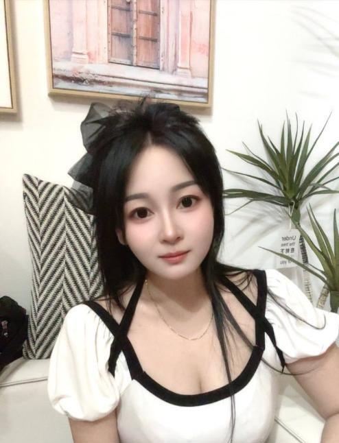 深喉B紧大波妹
