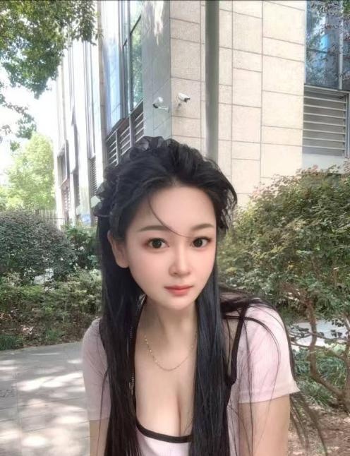 深喉B紧大波妹