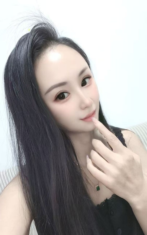 五官精致的小骚妇