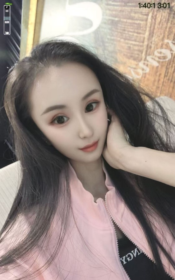 五官精致的小骚妇