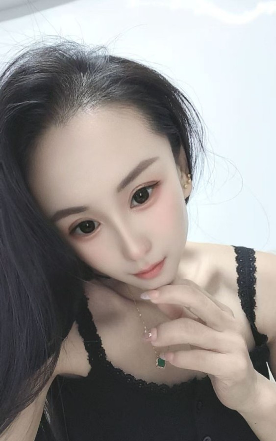 五官精致的小骚妇