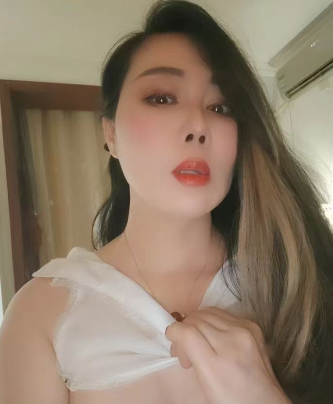 擅长角色扮演丽姐