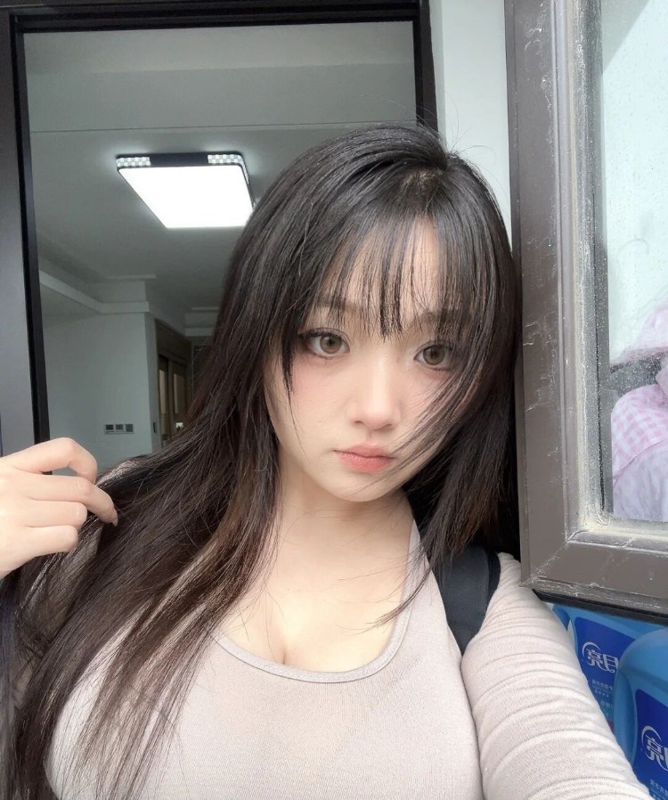 滨江白乳大灯妹
