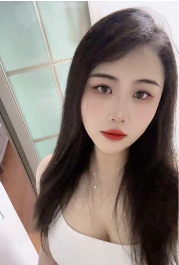 五华区肤白妹妹好身材